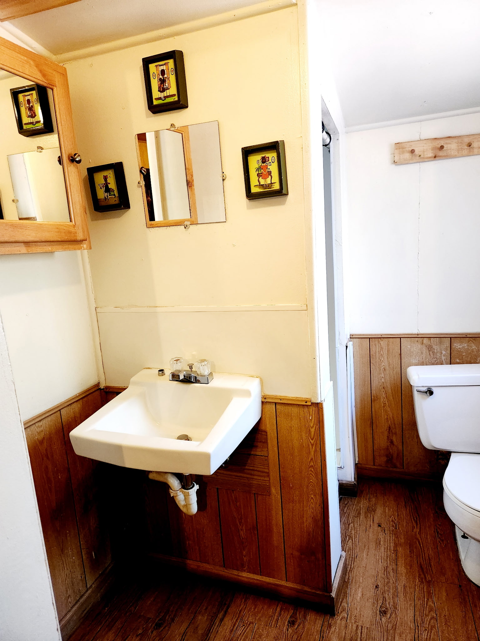 Cabin 1 Bath - Moon Lake Resort